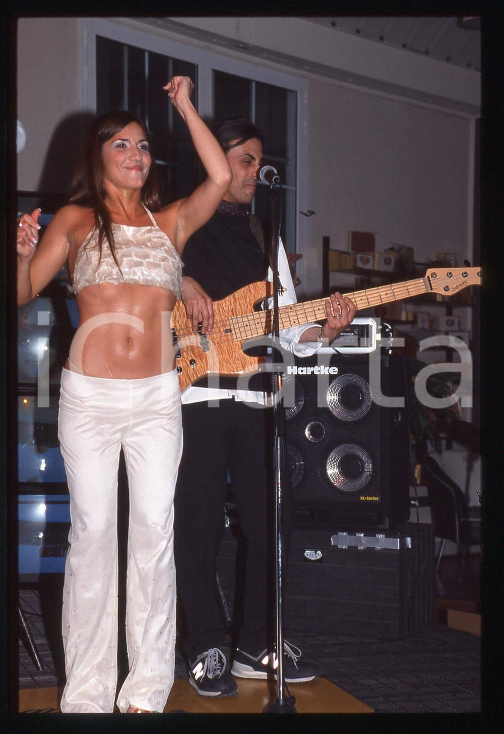 35mm vintage slide* 2000 Simona BENCINI dei DIROTTA SU CUBA in concerto (1)