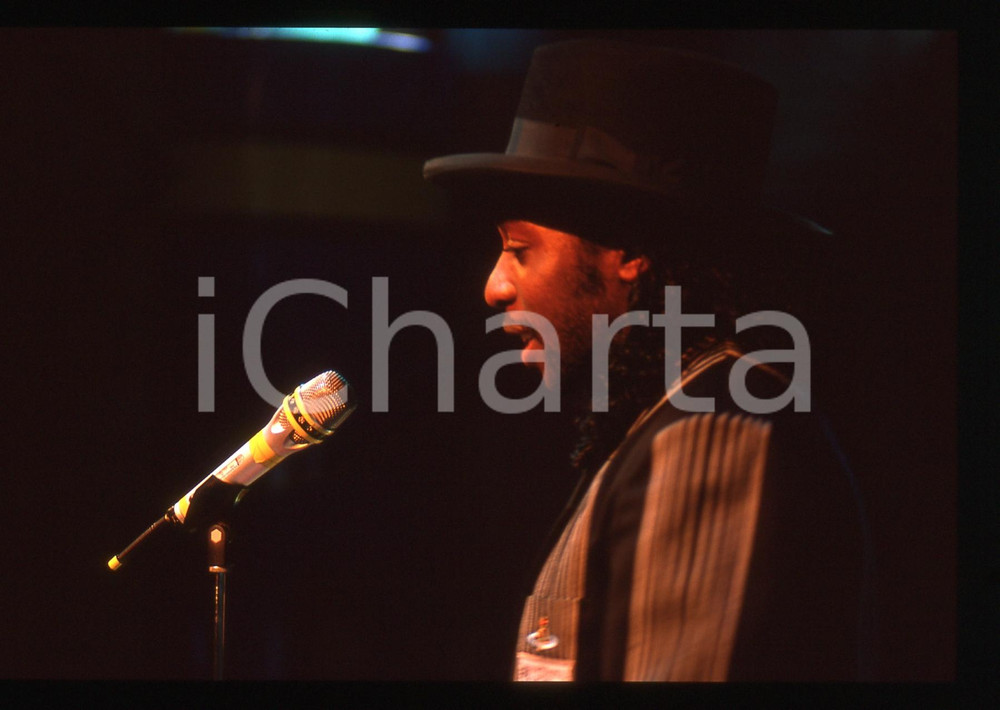 35mm vintage slide* 1990ca  MUSICA -  Deon ESTUS durante un'esibizione (3)