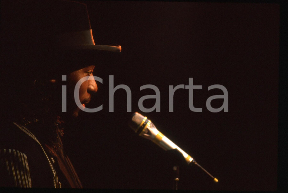35mm vintage slide* 1990ca  MUSICA -  Deon ESTUS durante un'esibizione (4)