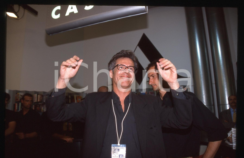 35mm vintage slide* 1998 MILANO (?) Claudio BAGLIONI Presenta libro MONDADORI 15