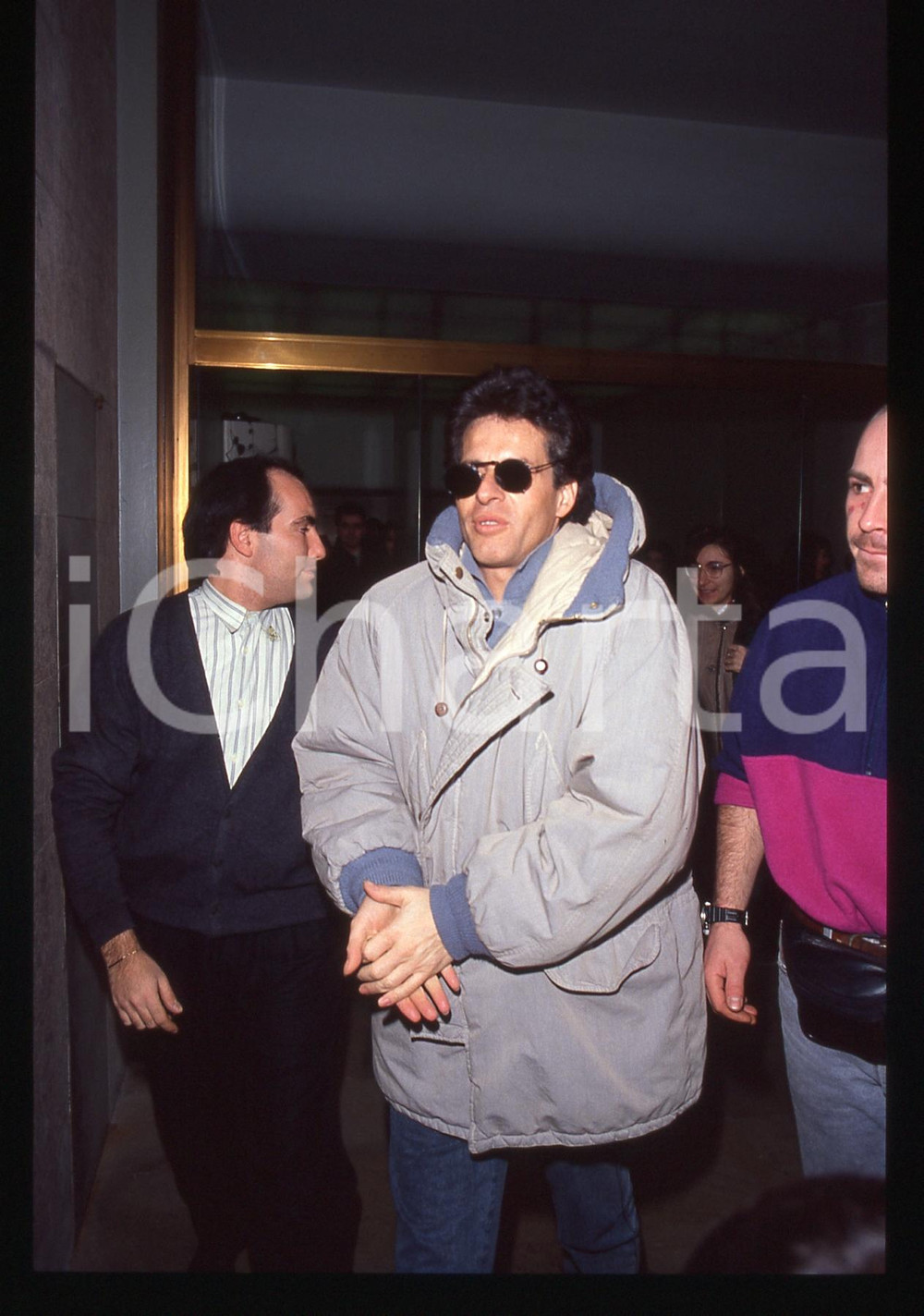 35mm vintage slide* 1985ca ITALIA MUSICA Claudio BAGLIONI paparazzato in hotel 9
