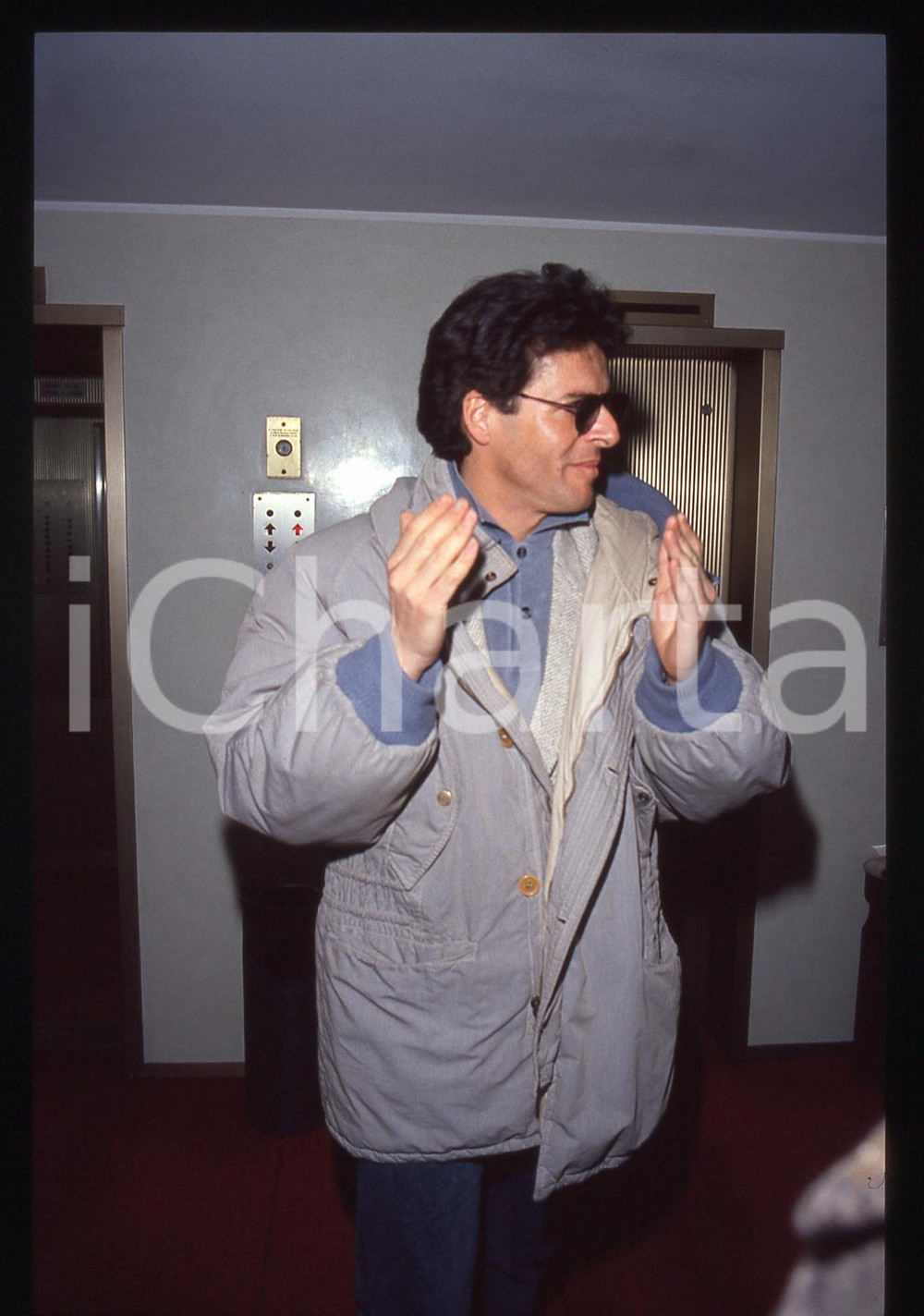 35mm vintage slide* 1985ca MUSICA Claudio BAGLIONI paparazzato in hotel 11