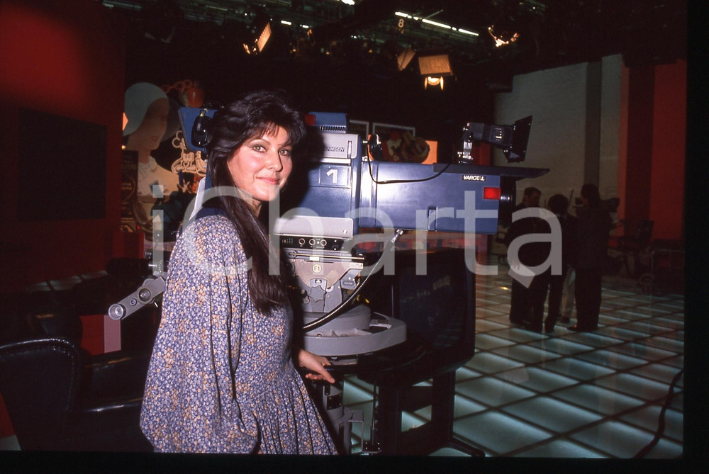 35mm vintage slide* 1990 RAI 2 Claudia MORI durante programma Dudù Dudù (3)