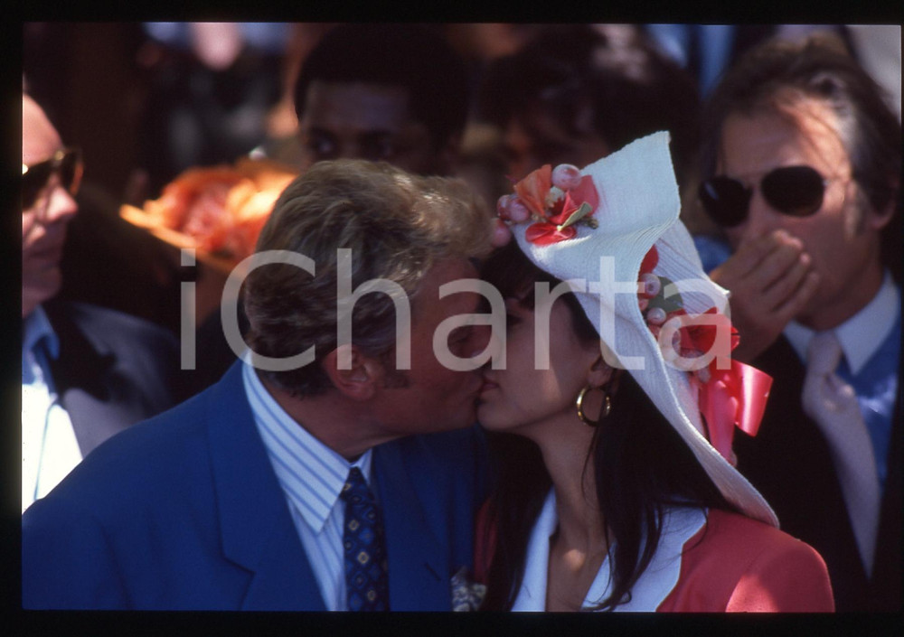35mm vintage slide* 1990 RAMATUELLE Johnny HALLYDAY e Adeline BLONDIEAU Nozze 11