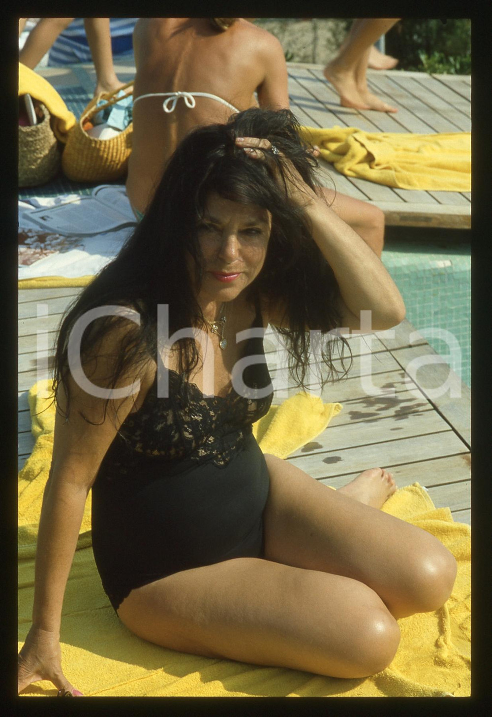 35mm vintage slide* 1985 VENEZIA Berta DOMÍNGUEZ prende il sole al Lido (9)