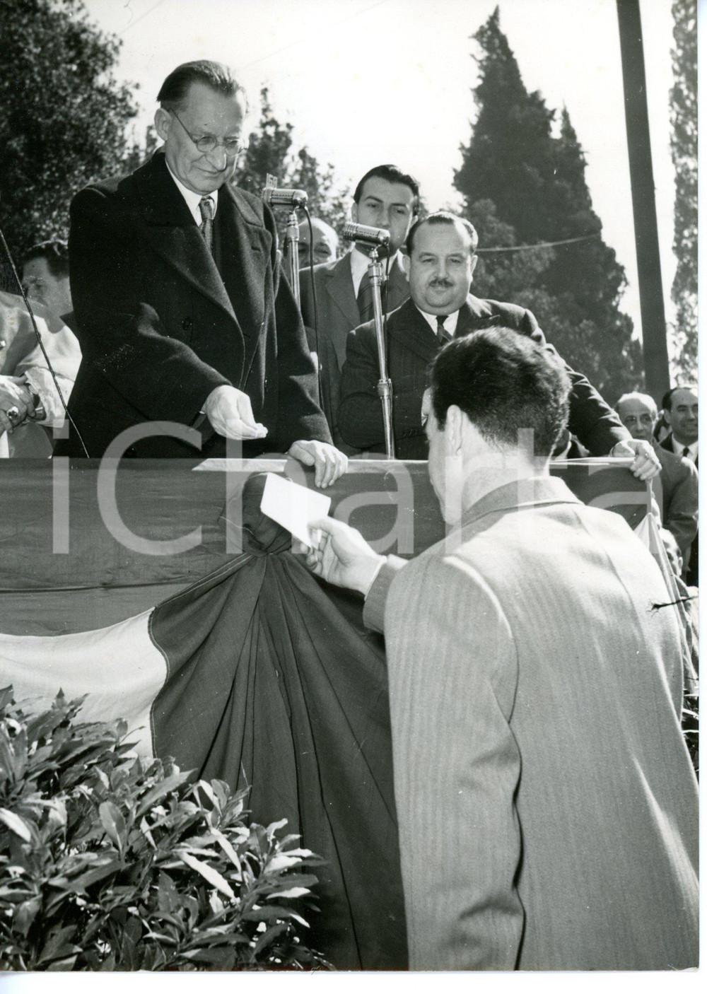 1953 ROMA Alcide DE GASPERI durante cerimonia consegna macchine agricole *Foto