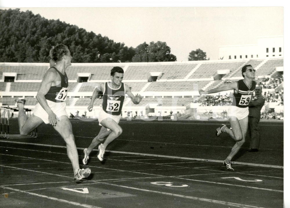 1957 ROMA - ATLETICA LEGGERA 100 metri - Leonid BARTENEV taglia il traguardo