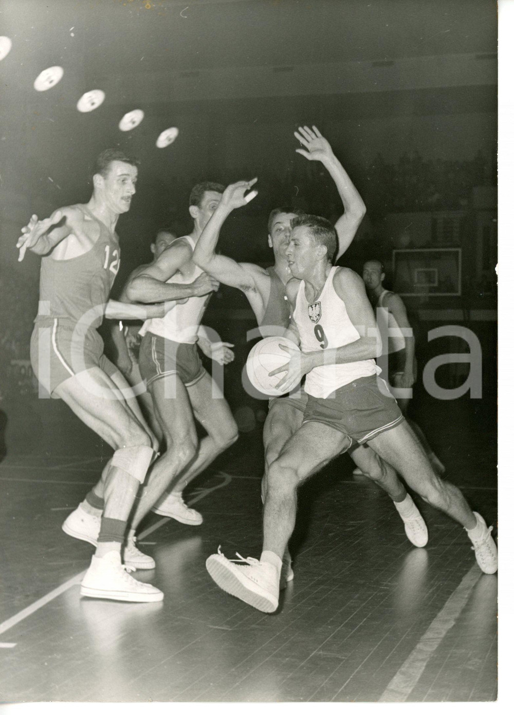 1960 PARIS BASKET Francia-Polonia 67-64 - Jean-Paul BEUGNOT in difesa *Foto