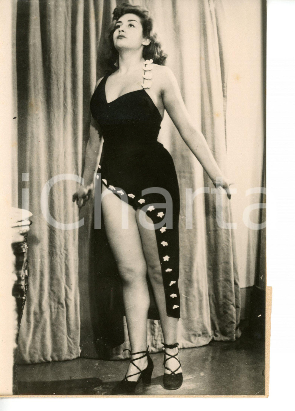 1954 PARIS Ritratto dell'attrice Heddy MILLER in costume di scena *Foto 13x18 cm