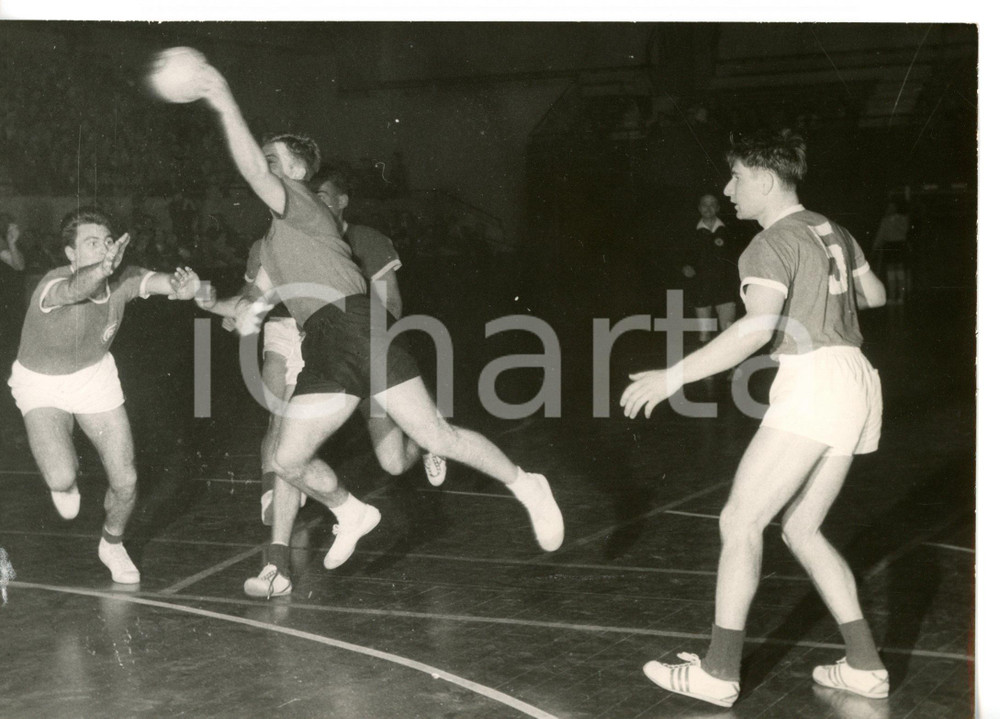 1960 PARIS - PALLAMANO Goeppigen-Aarhus 18-13 - Una fase della partita - Foto