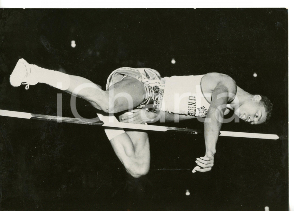 1960 NEW YORK Millrose Games - SALTO IN ALTO John THOMAS registra record indoor