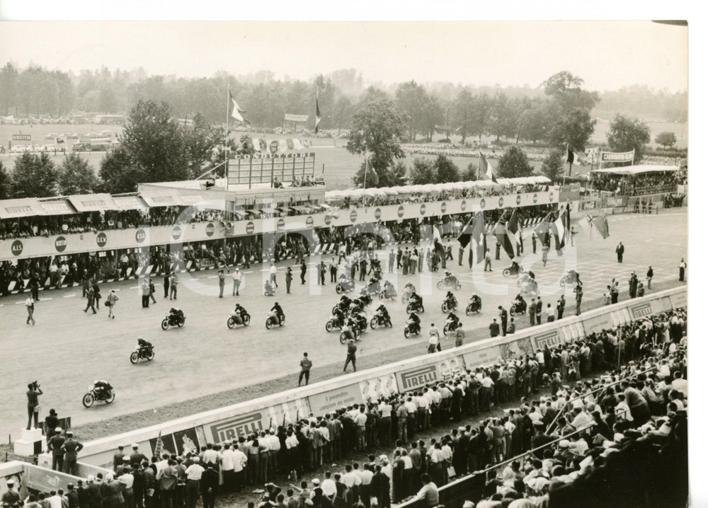1955 ca AUTODROMO DI MONZA Gran Premio delle Nazioni - Partenza della classe 350