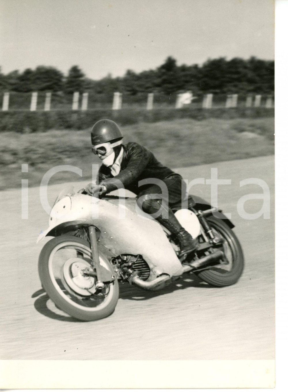 1954 AUTODROMO DI MONZA MOTOCICLISMO - MONTANARO su MOTO GUZZI durante le prove