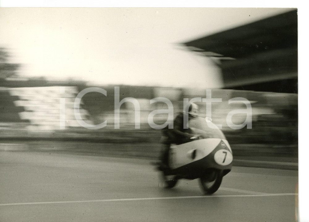 1957 HOCKENHEIMRING - MOTOMONDIALE Arrivo di Libero LIBERATI su GILERA Foto