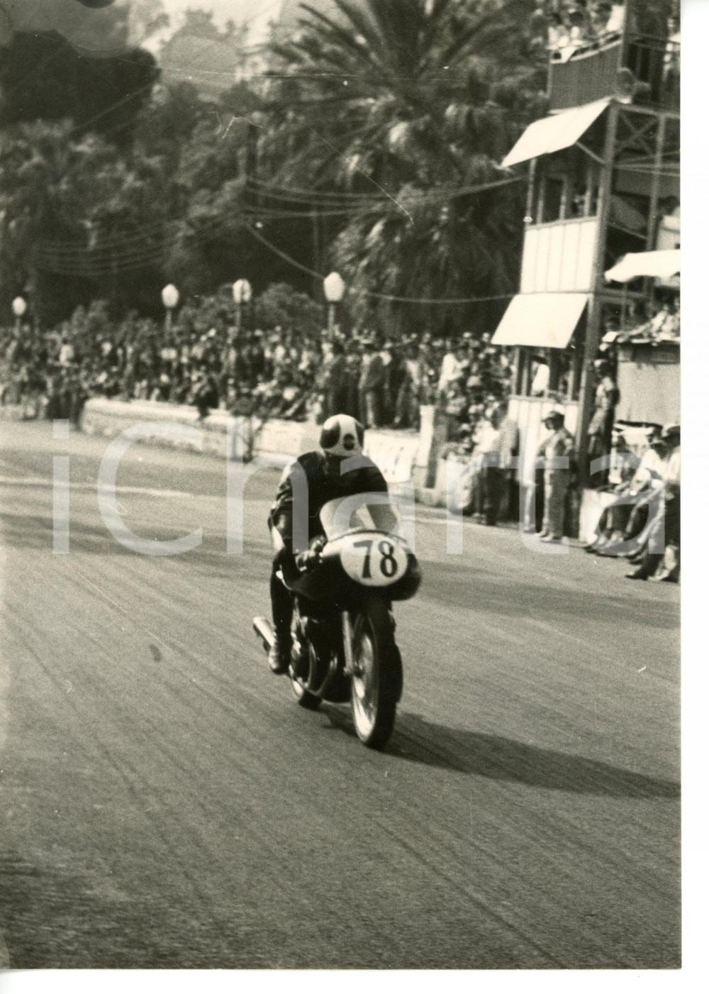 1956 CIRCUITO DI OSPEDALETTI Classe 500 cc - Il vincitore Libero LIBERATI Foto