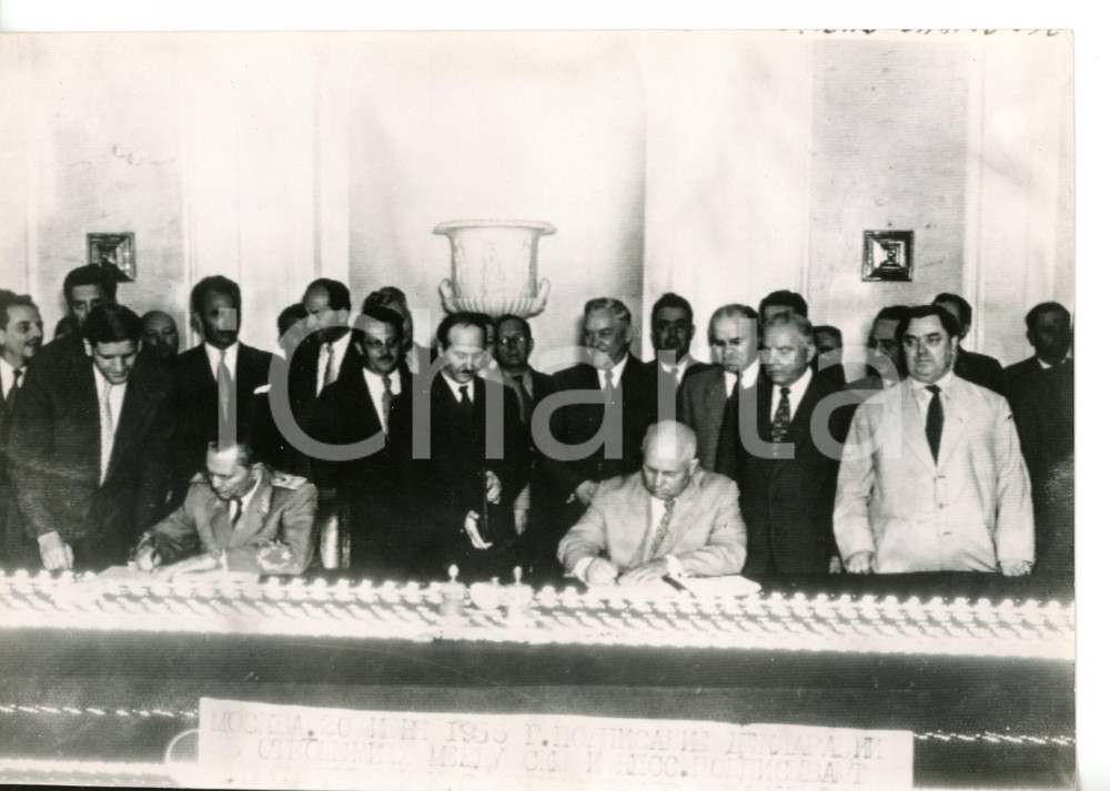 1956 MOSCA Nikita CHRUSCEV e TITO firmano accordo politico *Radiofoto 18x13 cm