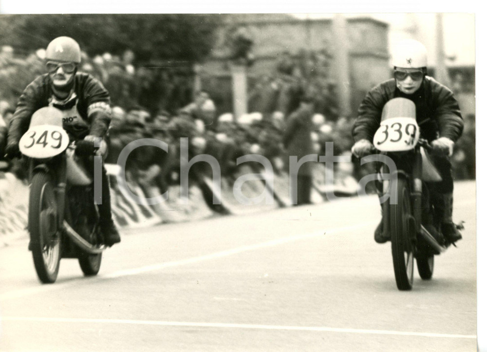 1955 ca PADOVA - MOTOGIRO D'ITALIA Passaggio Emilio MENDOGNI e Walter TASSINARI