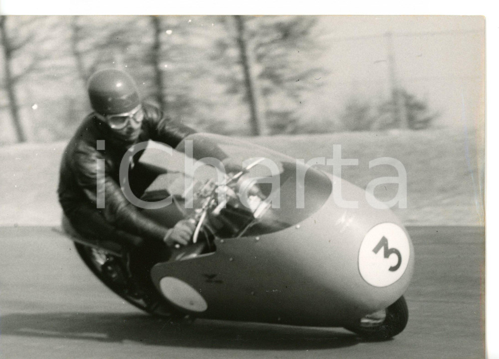 1956 AUTODROMO DI MONZA Allenamento scuderia GUZZI - Passaggio pilota ROCHY