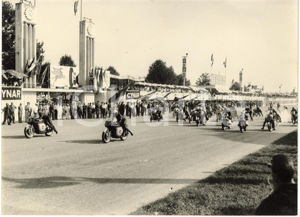 1958 AUTODROMO DI MONZA - GP DELLE NAZIONI - Partenza delle moto classe 500 Foto