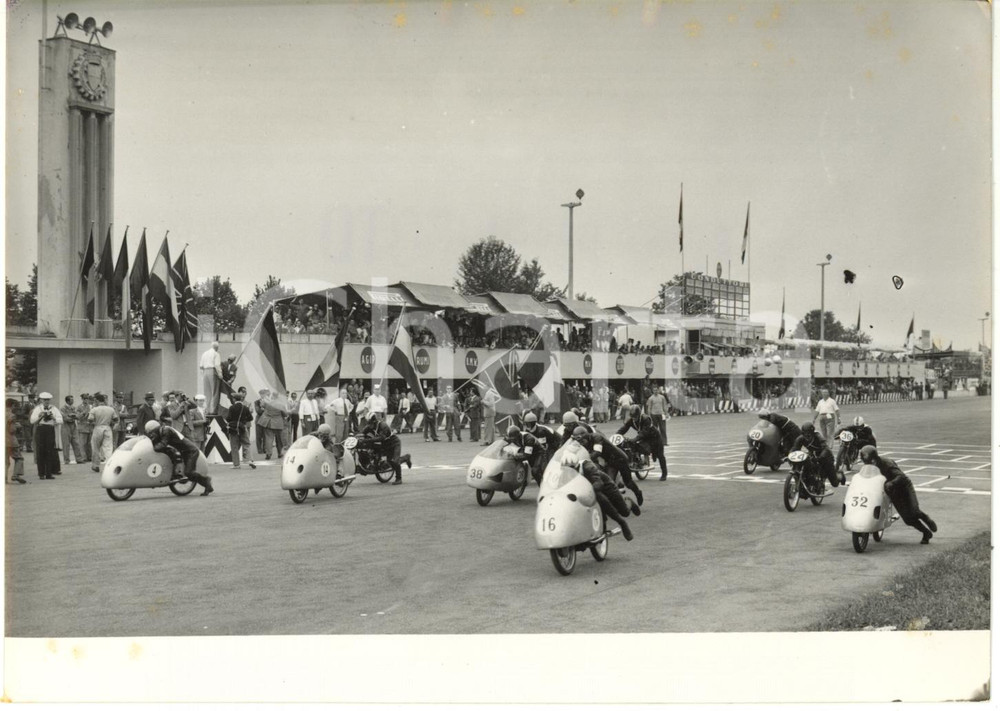1954 AUTODROMO DI MONZA GP DELLE NAZIONI - Partenza delle moto classe 125 Foto