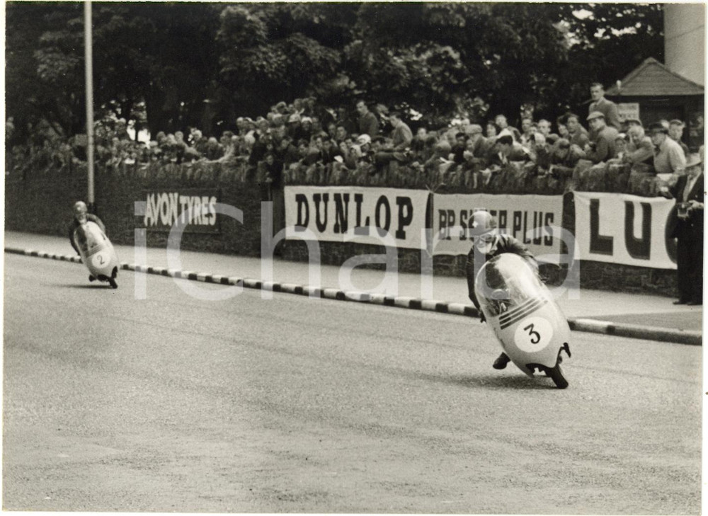 1957 ISOLA DI MAN MOTOGP - Luigi TAVERI seguito da Roberto COLOMBO su MV AGUSTA