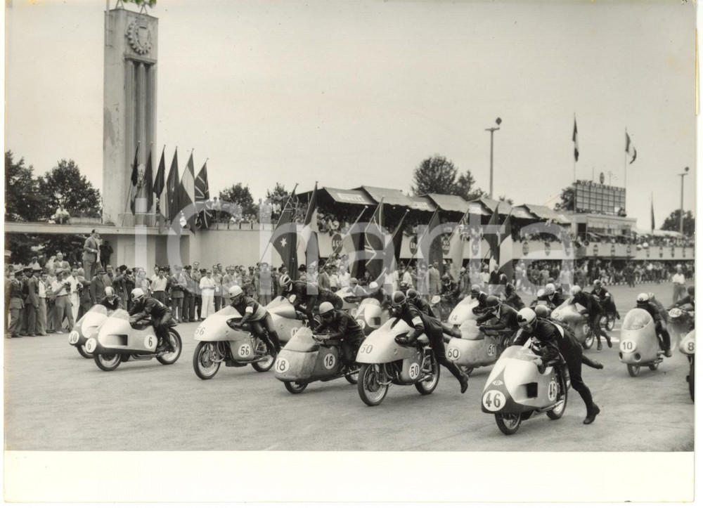 1953 AUTODROMO DI MONZA - GP DELLE NAZIONI - Partenza delle moto classe 500 Foto