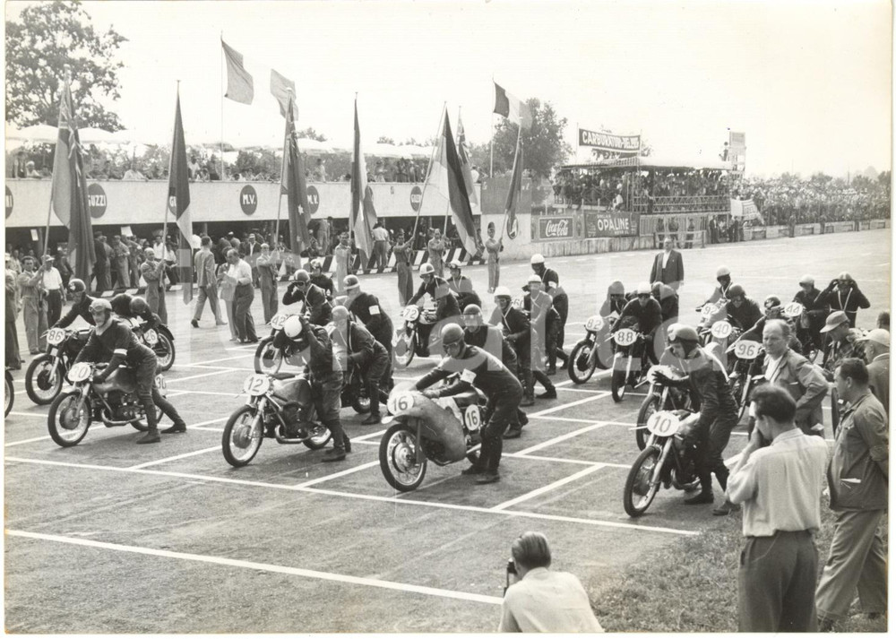 1953 AUTODROMO DI MONZA - GP DELLE NAZIONI - Partenza delle moto Classe 350 Foto