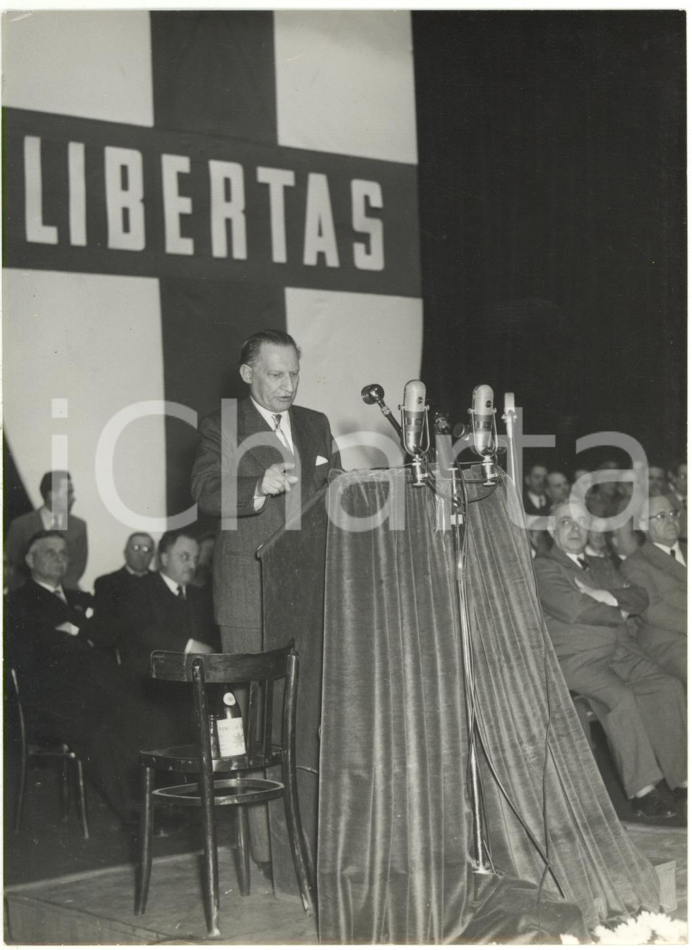 1953 MILANO TEATRO LIRICO Discorso di Alcide DE GASPERI durante convegno DC (1)