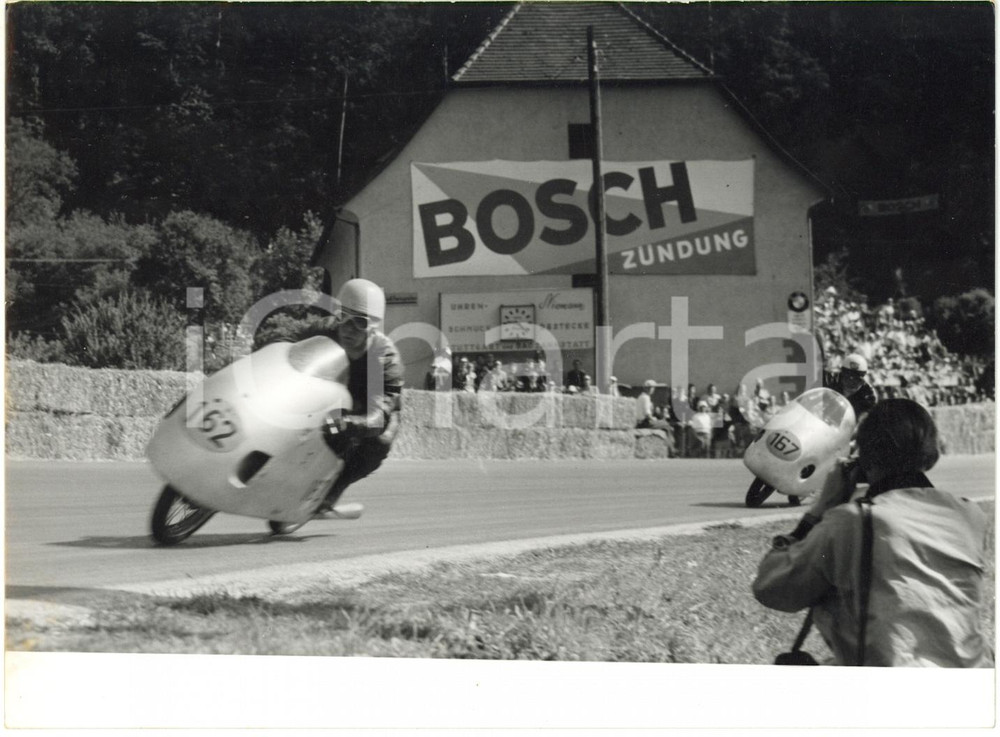 1954 STUTTGART MOTO GP - Carlo UBBIALI seguito da Rupert HOLLAUS Classe 125 FOTO