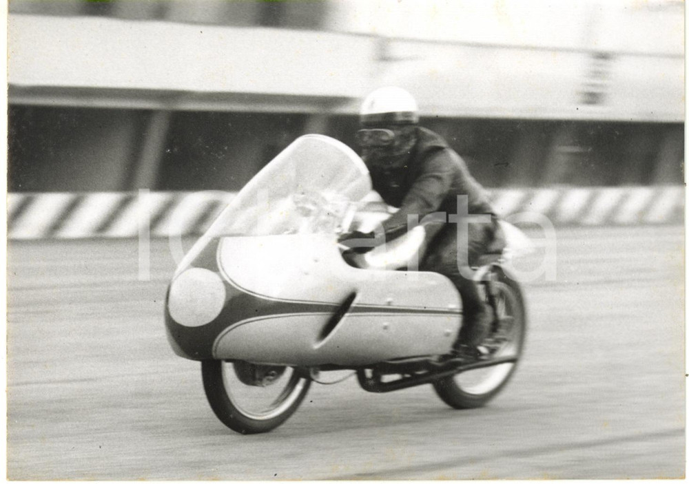 1956 AUTODROMO DI MONZA GP DELLE NAZIONI - August HOBL si allena su moto DKW 350