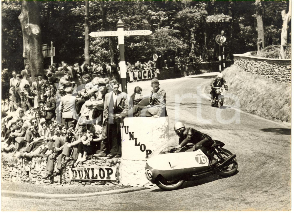 1956 ISOLA DI MAN Tourist Trophy 500 - Pubblico fotografa Bob BROWN su GILERA