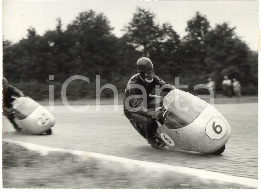 1954 MONZA GP DELLE NAZIONI - Enrico LORENZETTI in gara su MOTO GUZZI Classe 350