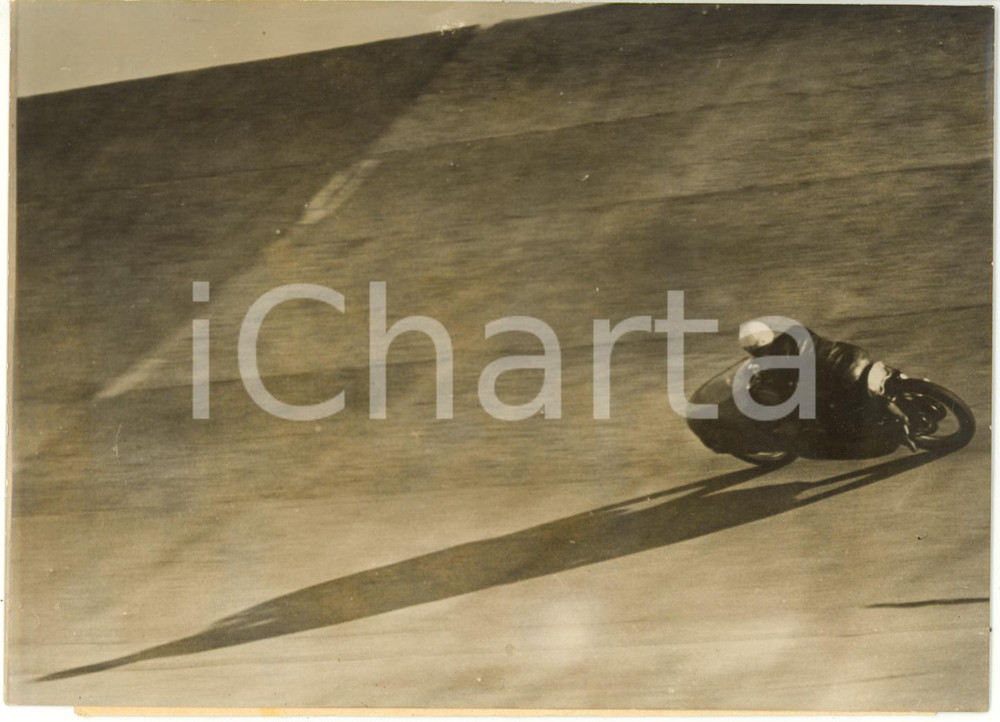 1953 CIRCUITO DI MONTLHÉRY - Ray AMM batte record di velocità su NORTON KNEELER