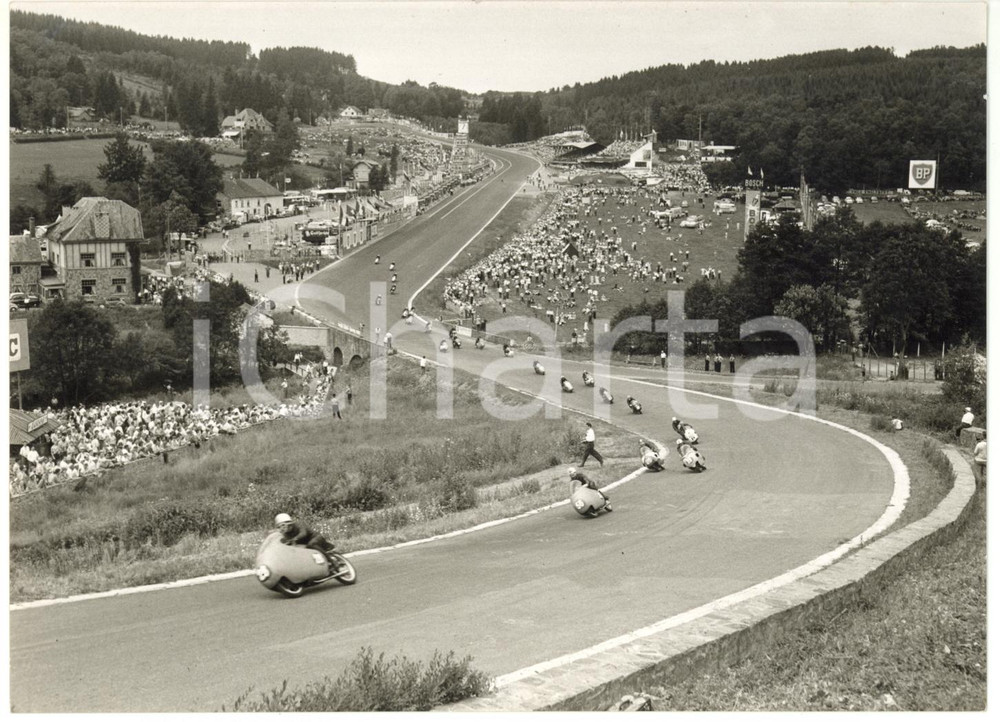 1957 FRANCORCHAMPS MOTOGP Gara 250 - Piloti alla prima curva - Foto panoramica
