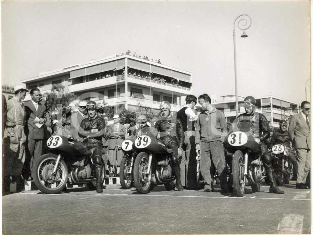 1955 LIDO DI GENOVA - COPPA SHELL Piloti alla griglia di partenza (1) *Foto