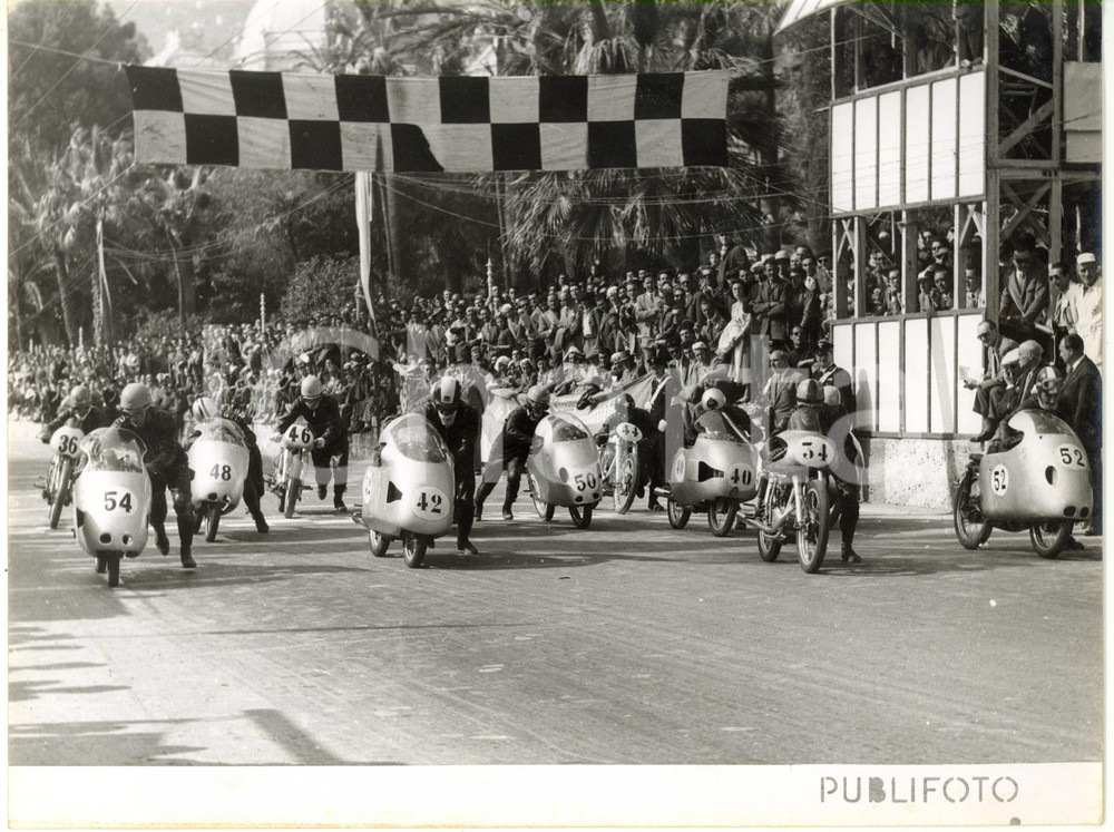 1955 CIRCUITO DI OSPEDALETTI - Partenza del Gran Premio di SANREMO Classe 125