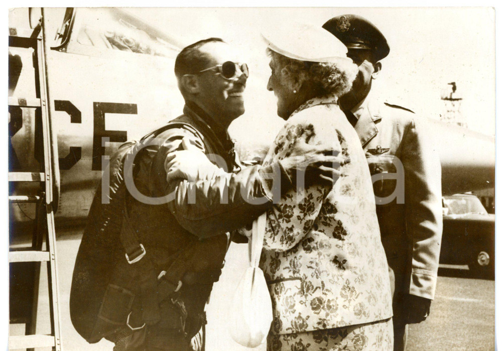 1959 PARIS-LE BOURGET Vedova BLERIOT accoglie il colonnello James JABARA *Foto 