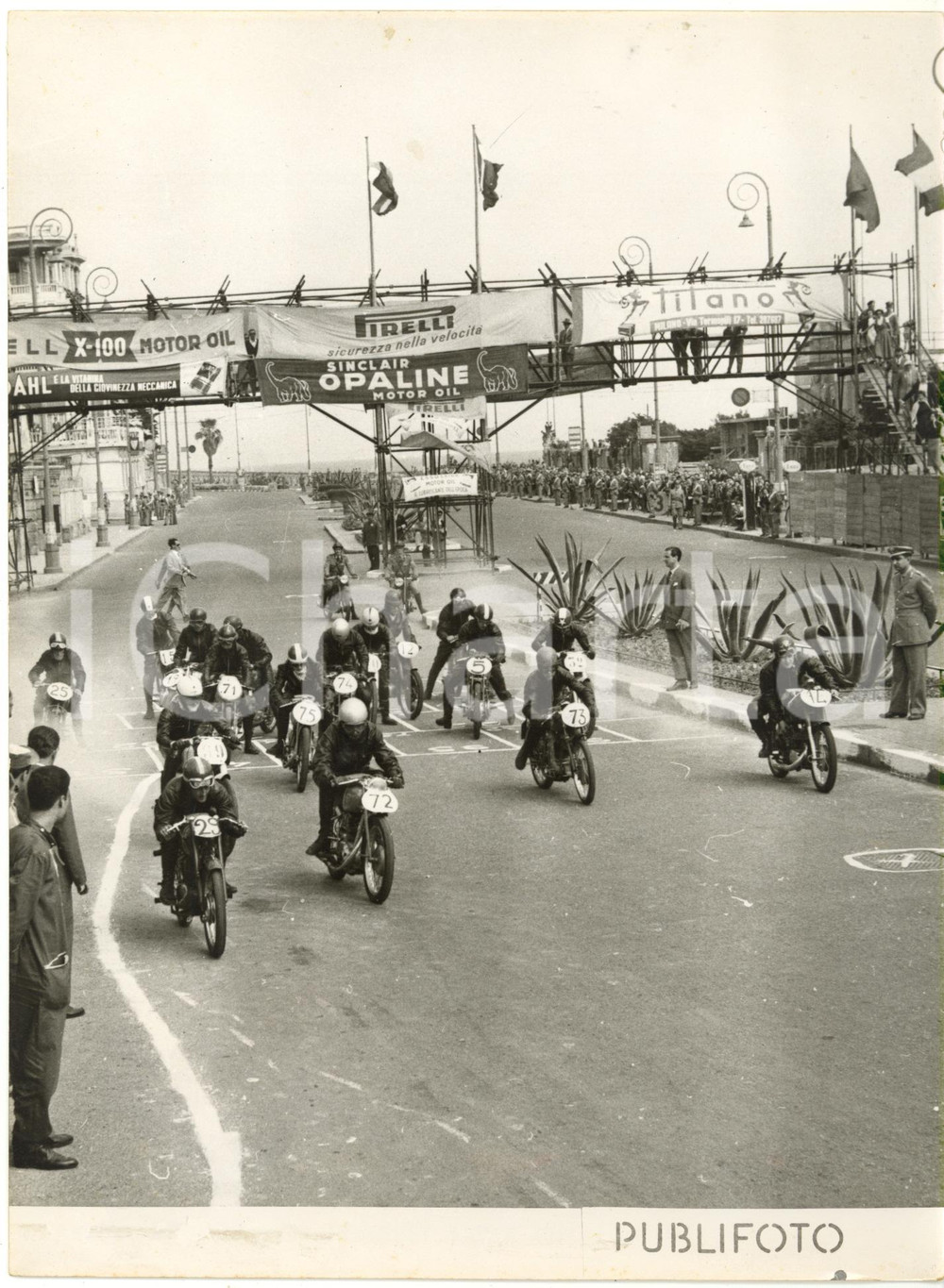 1953 LIDO DI GENOVA - COPPA SHELL Partenza delle moto Classe 125 - MOTOCICLISMO