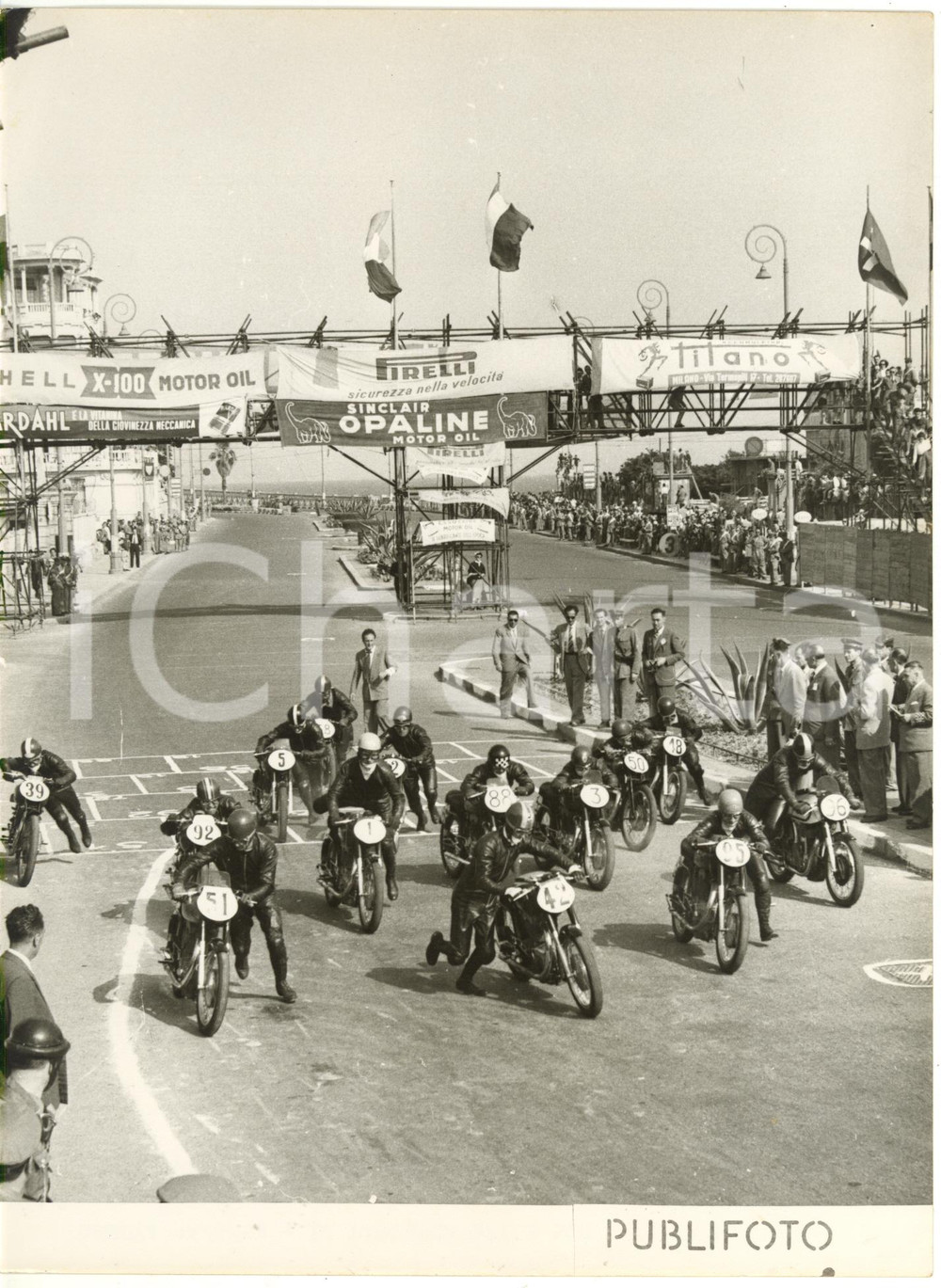 1953 LIDO DI GENOVA COPPA SHELL - Partenza delle moto Classe 500 MOTOCICLISMO