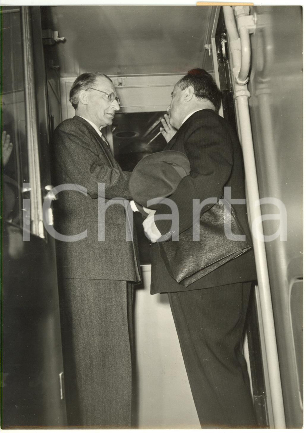 1953 ROMA POLITICA - Alcide DE GASPERI sul treno in partenza per Parigi *Foto