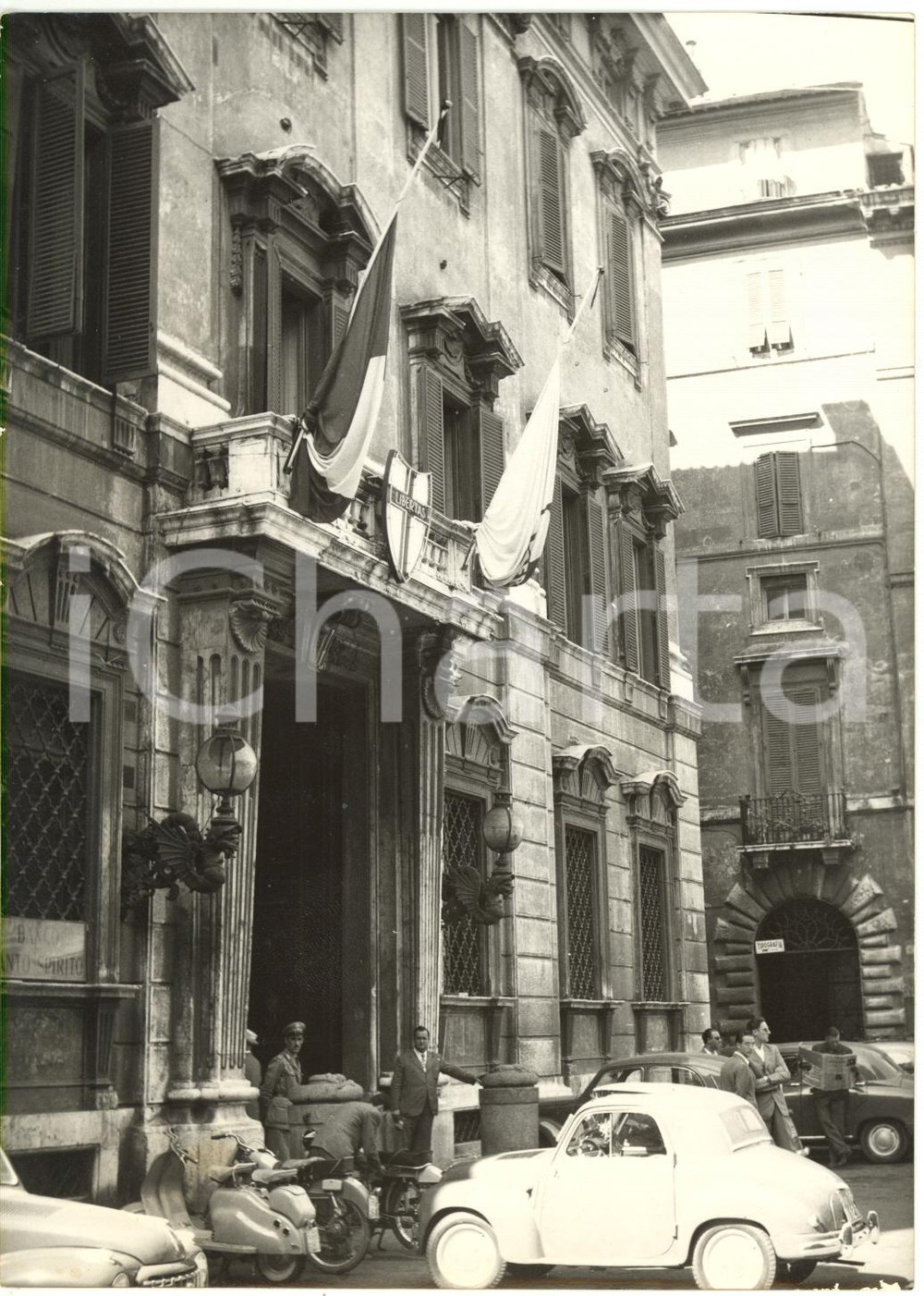 Fotografia d epoca originale 1954 ROMA Morte Alcide DE GASPERI Bandiere a mezz asta  Sede DC Piazza del GesÃ¹ 1