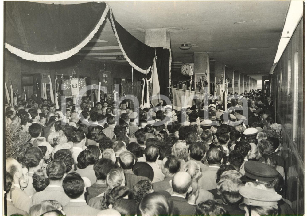1954 VERONA - PORTA NUOVA Morte Alcide DE GASPERI Omaggio delle Associazioni (1)