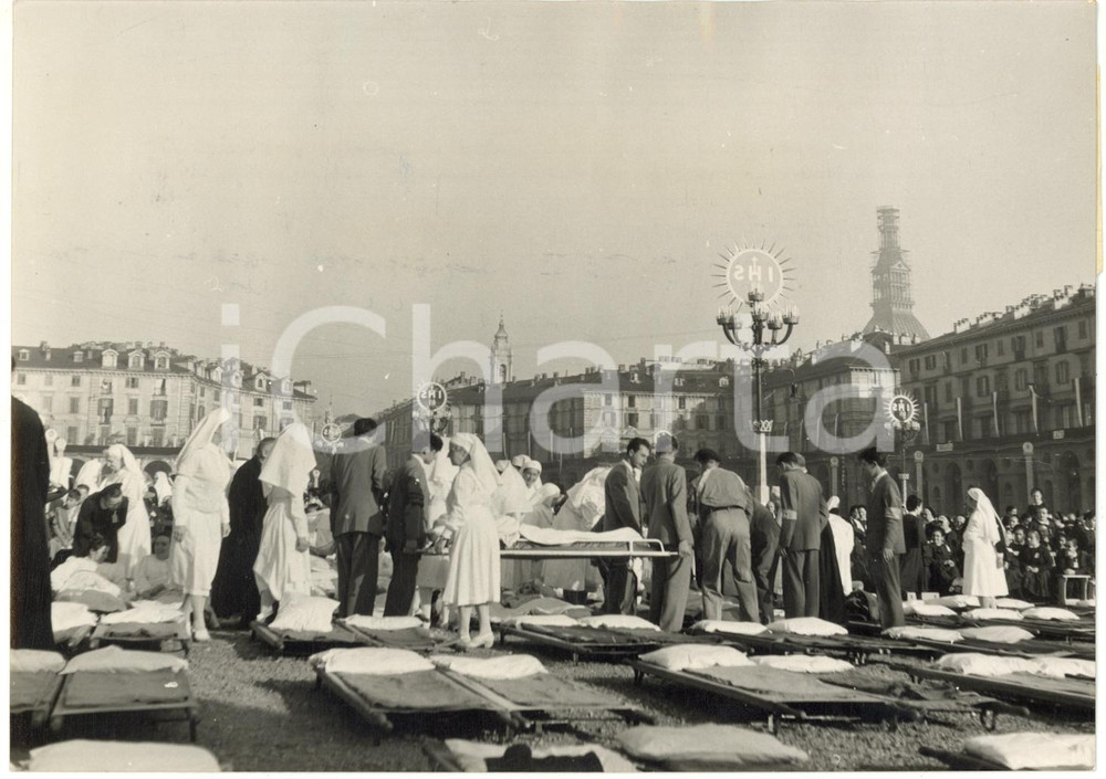 1953 TORINO - PIAZZA VITTORIO Benedizione ammalati al XIV Congresso Eucaristico