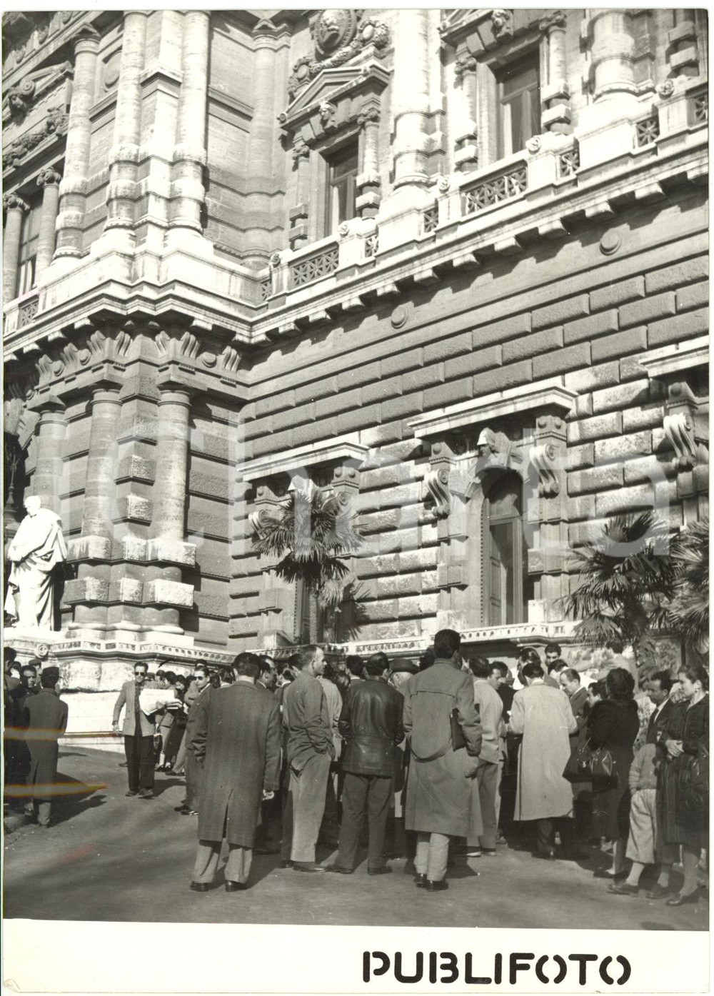 1954 ROMA CASO MONTESI Processo a Silvano MUTO - Curiosi al Palazzo di Giustizia