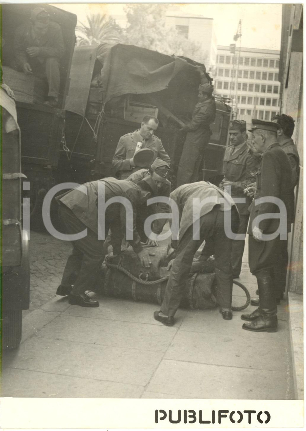 1953 ROMA - Terremoto di CEFALONIA - VIGILI DEL FUOCO in partenza per Grecia (1)