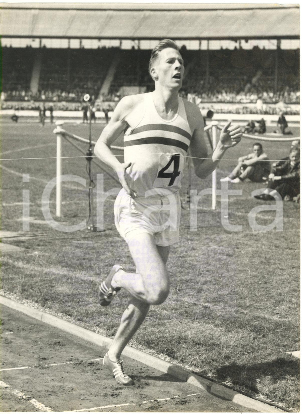 1953 LONDON White City Stadium - Roger BANNISTER wins the One Mile run *Photo