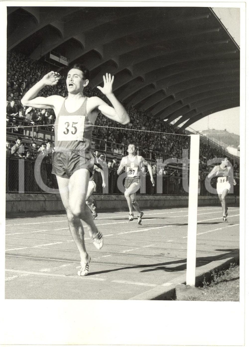 1956 ATLETICA FIRENZE Guy CURY vince 400 metri ostacoli a meeting Italia-Francia