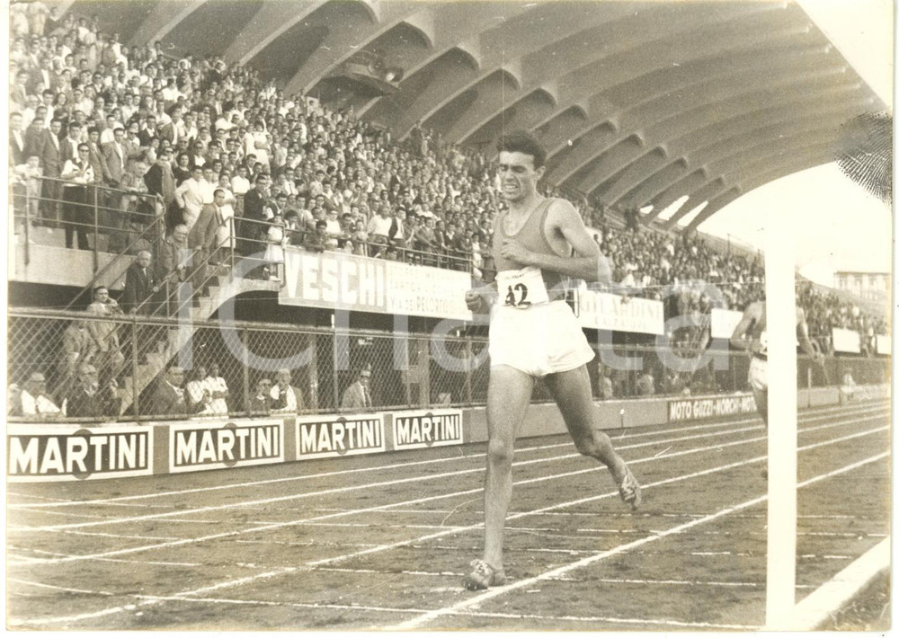 1955 ca FIRENZE - ATLETICA Gianfranco BARALDI vince i 1500 metri piani *Foto