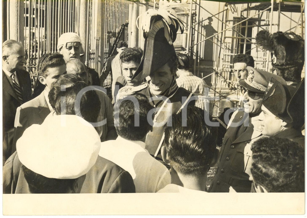 1955 TORINO Castello del Valentino - Mel FERRER sul set di "Guerra e pace" (2)