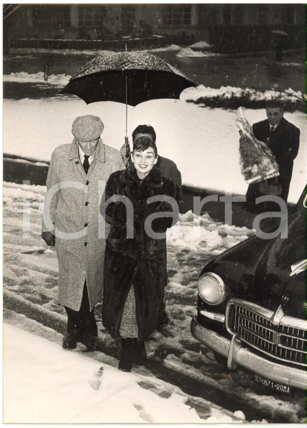 1956 ROMA - CINEMA Audrey HEPBURN e Mel FERRER Ritratto sotto la neve *Foto